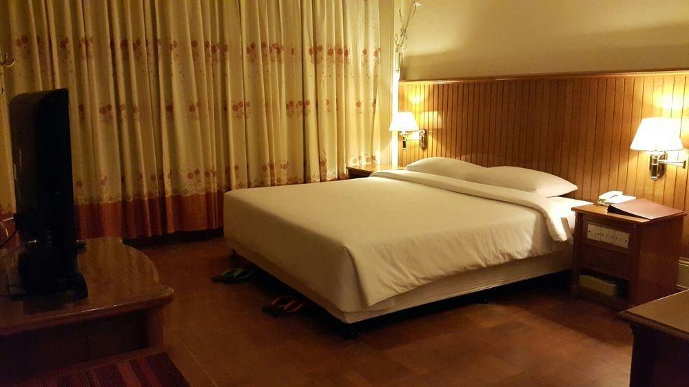 Panda Hotel Yangon Exteriör bild