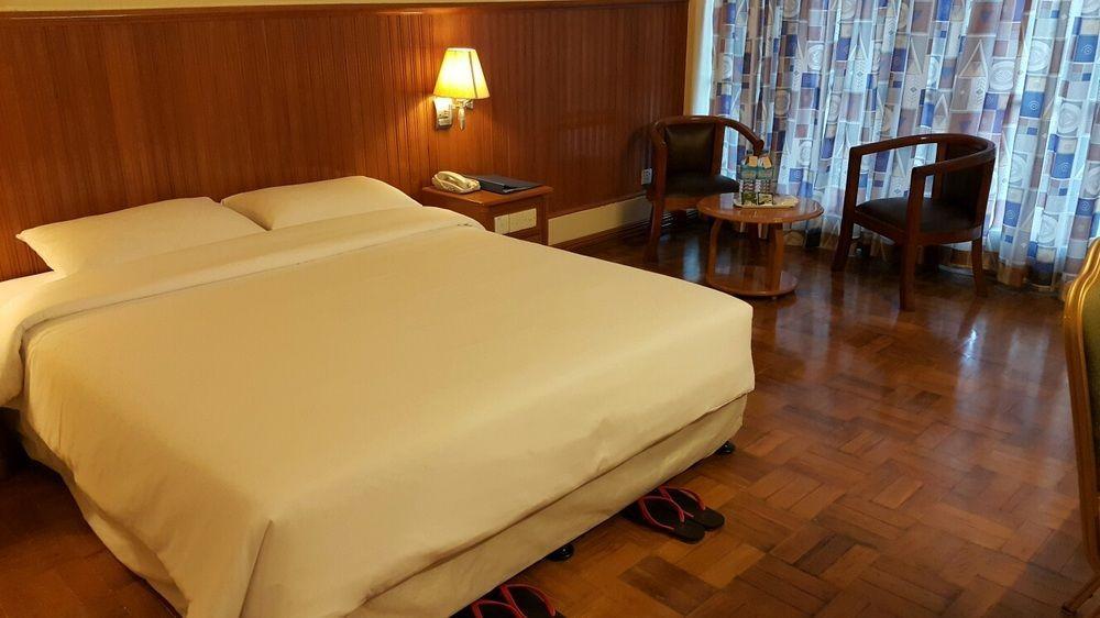 Panda Hotel Yangon Exteriör bild