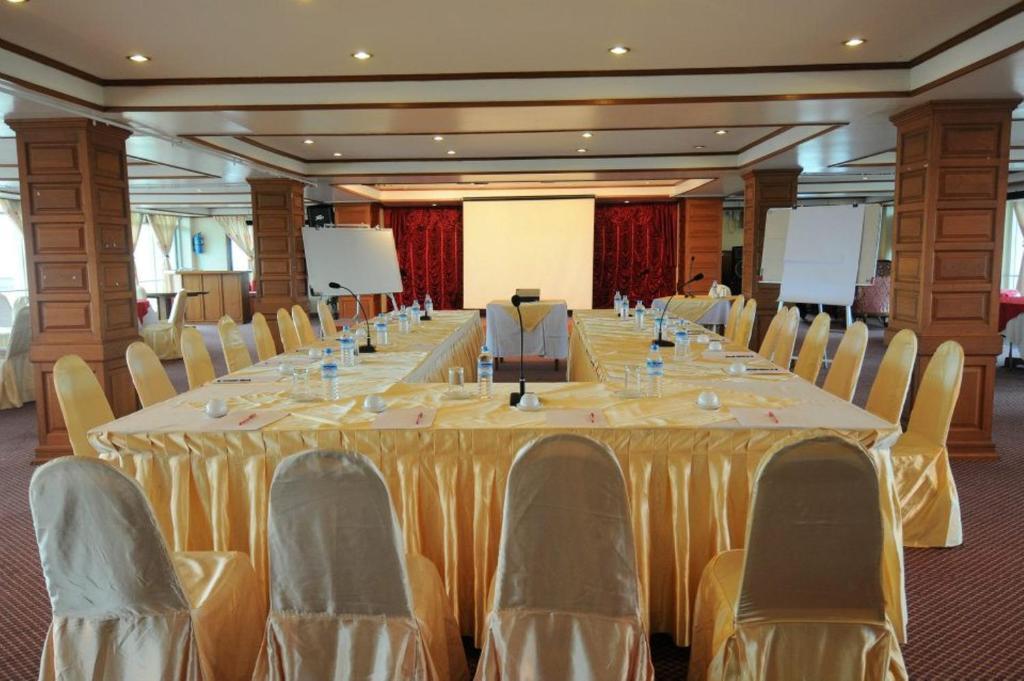 Panda Hotel Yangon Exteriör bild