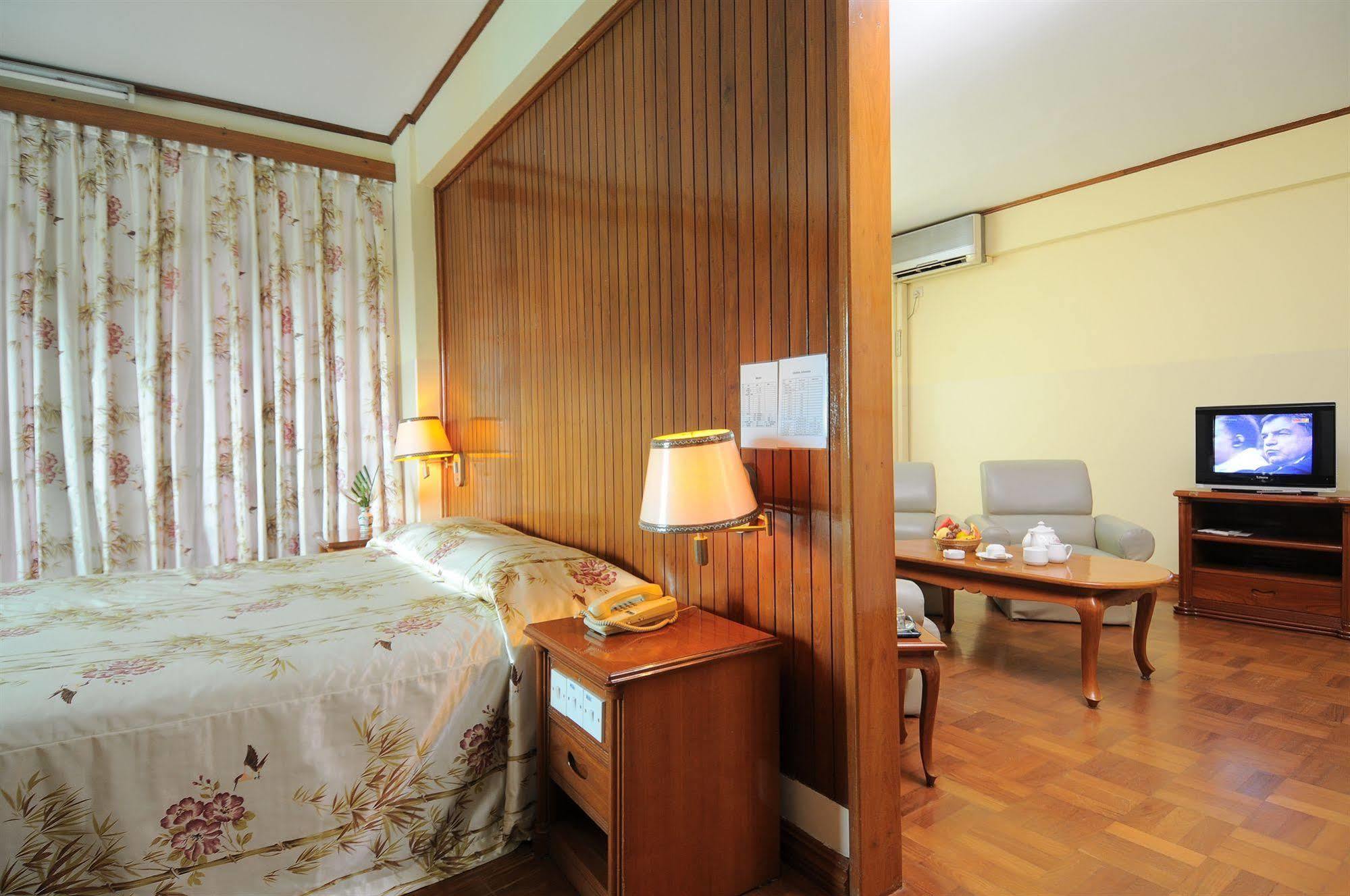 Panda Hotel Yangon Exteriör bild