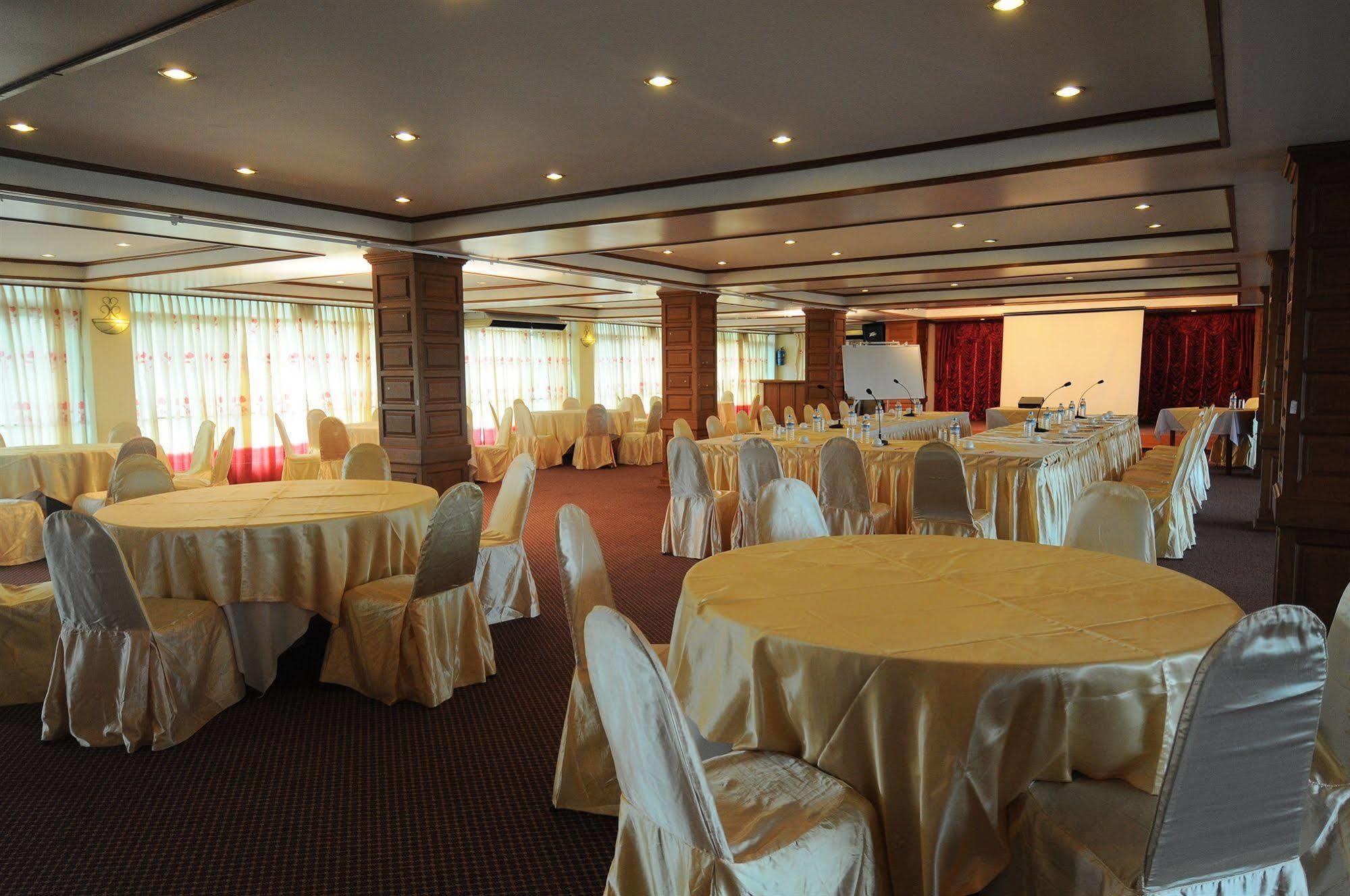 Panda Hotel Yangon Exteriör bild