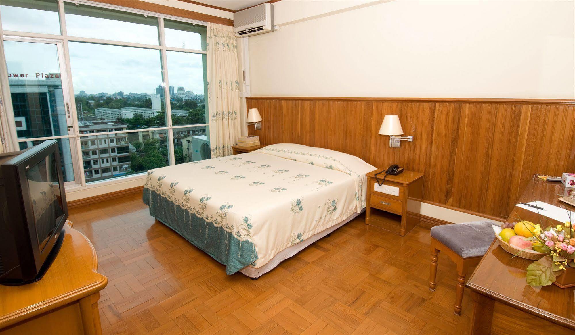 Panda Hotel Yangon Exteriör bild