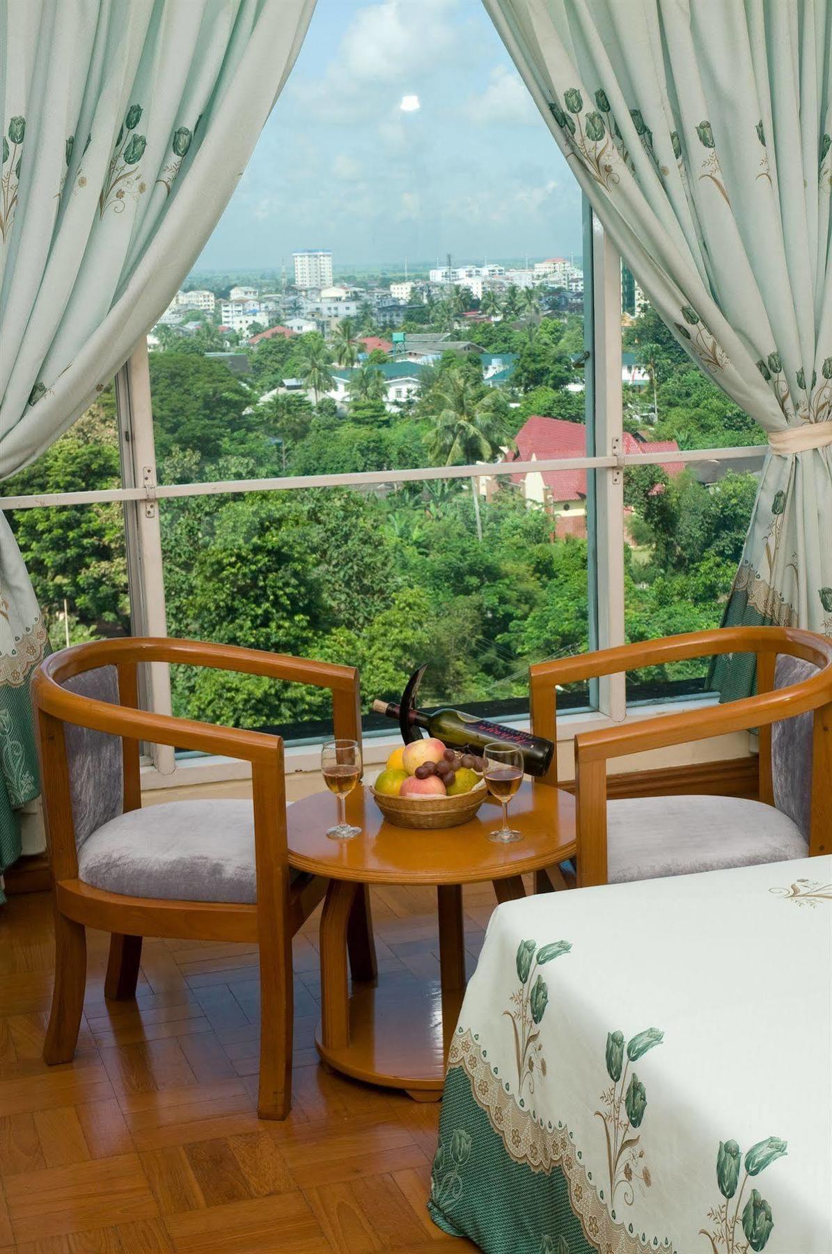 Panda Hotel Yangon Exteriör bild